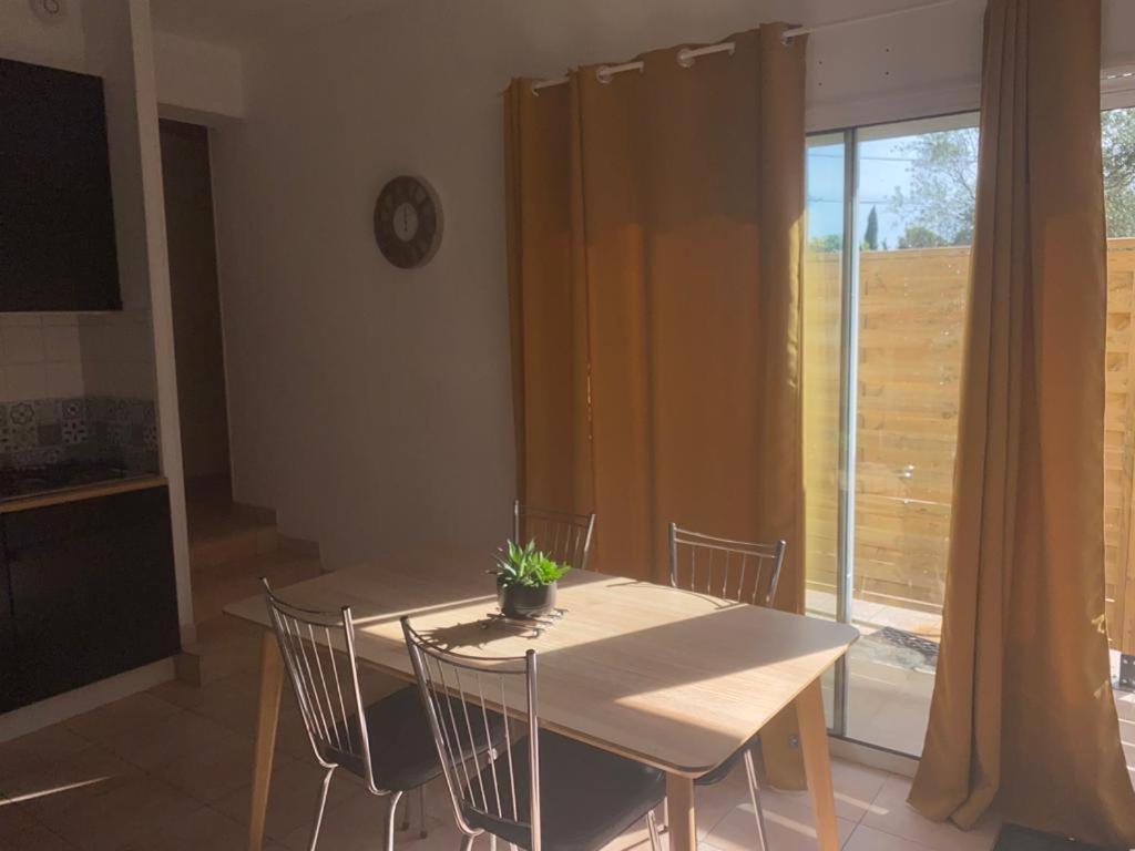 Appartement Velleron-4 Personnes Esterno foto